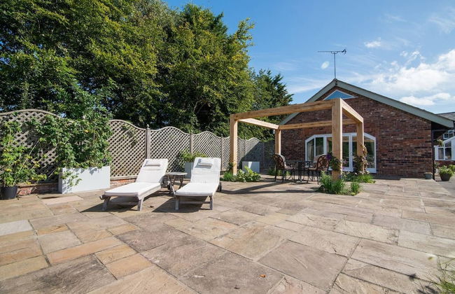 Super Spacious Barn Conversion With Free Wifi, Netflix Fireplace - Photo 47