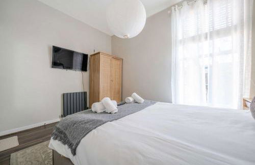 Cosy Apartment in Stunning Didsbury - Photo 7
