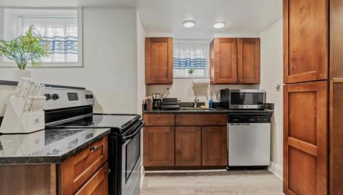 Garden-Level 2-BR Apt in Historic Petworth Home - Foto 2