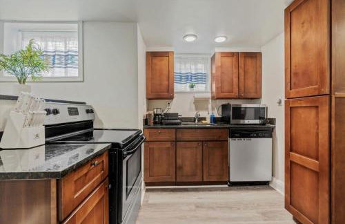 Garden-Level 2-BR Apt in Historic Petworth Home - Foto 2