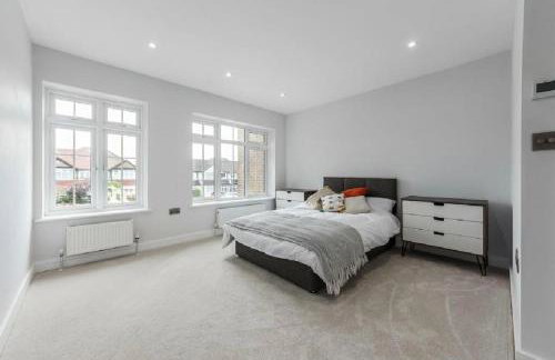 Prime Location 4-Bed Home in Croydon with Parking - Foto 12