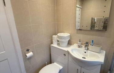 Modern 5 Bedroom Home in Solihull - Entire House - Garden - Contractors - Relocators - Family - NEC - BHX -Sleeps 9 - Foto 24