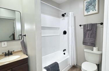 Charming Family Retreat Near Parks Fire Pit & Games - Photo 43