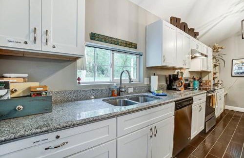 Updated 3bd Cottage on Bike Trail w/ River access! - Foto 21