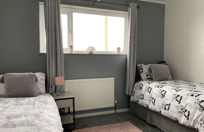 House - Sleeps 5, Parking & Private Garden - Foto 2