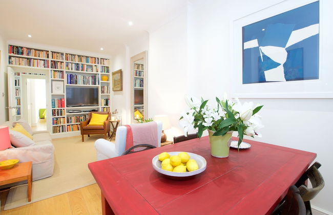 JOIVY English Retro 2BR Apt Near Battersea Park - Photo 4