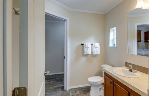 Efficiently Equipped Lewis Home Deck and Gas Grill! - Foto 12