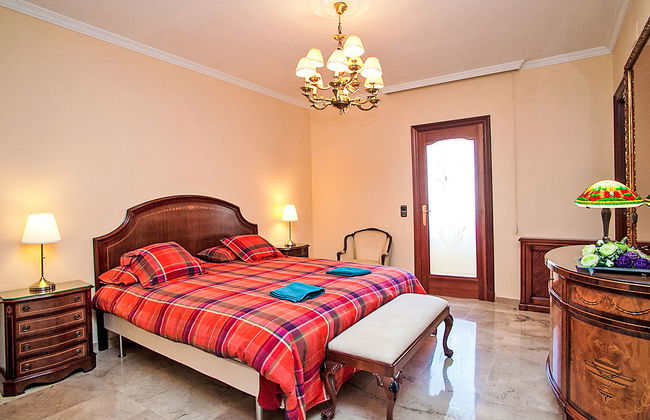 3 bedroom Apartment in Barcelona - Photo 5