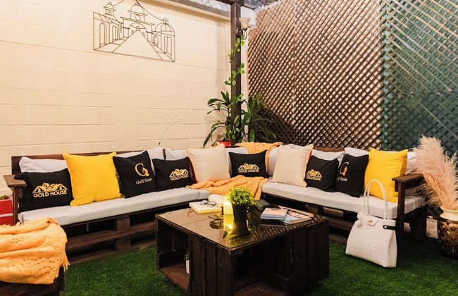 Gold House - Photo 25