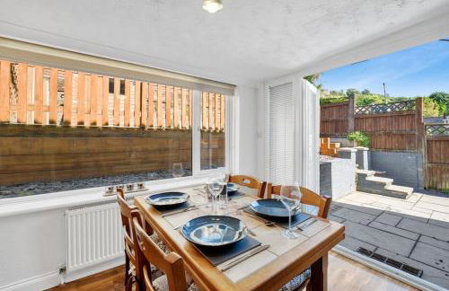 Minutes from the port of Dover, free WiFi, free offroad private parking and rated a guest favourite on Air b nb! - Foto 26