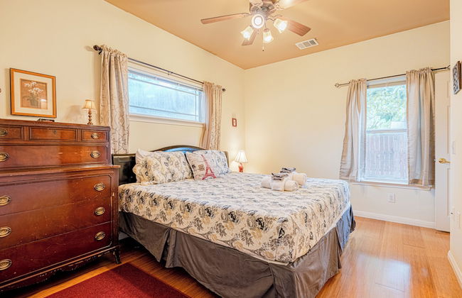 Quiet 2 Story Walkable to East Side Eateries - Foto 7