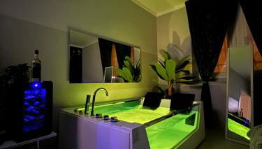 TROPICAL RHAPSODY - Jacuzzi & King Size a Torino Centro - Foto 3