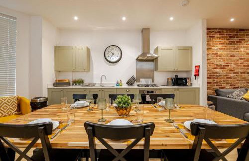 Brand New Apt - Beach Breeze Spacious 1-Bedroom Apartment with parking - sleeps 4 ppl- internet - Foto 29