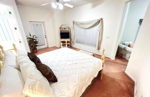 Lakefront Getaway LG South Facing Pool Hot Tub Pool Table & BBQ - 2 miles Disney - Foto 19