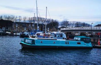 Riverside 1BR with Easy Transport 20min to City Centre - Photo 46