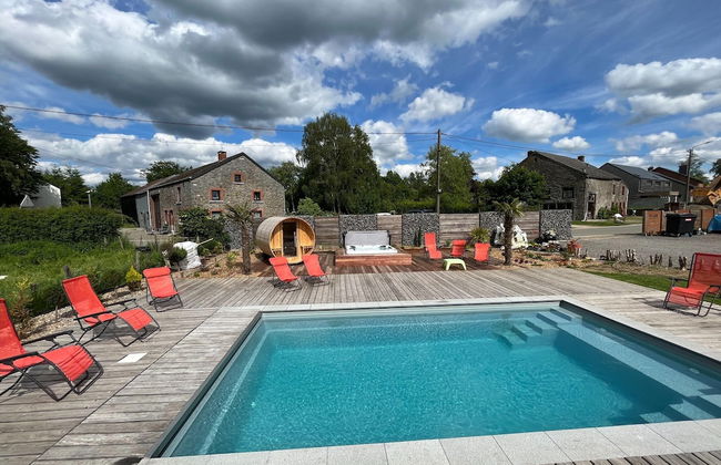 Luxury Villa With Pool - Photo 22