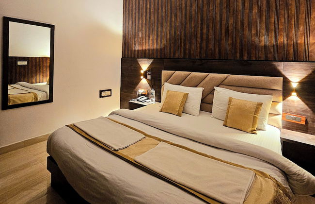 Shri Krishna Divine Dham - Photo 21