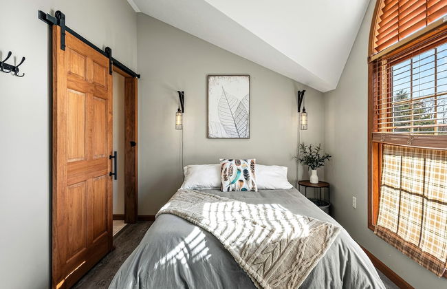 Laker s Pointe by Avantstay Lakefront Private Peninsula Hot Tub Game Room - Photo 40