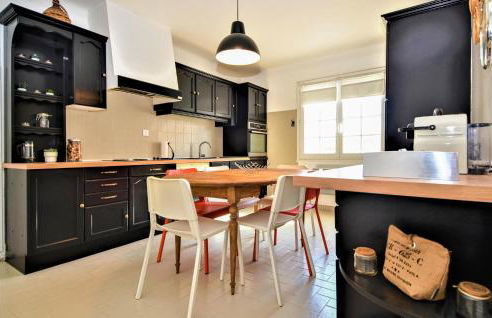 4 Bedroom Lovely Home In Bellegarde - Foto 5