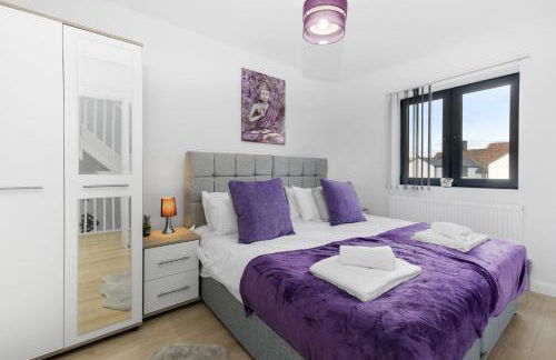 Modern 4 Bedroom House With Parking in Farnham Royal, Slough By 360stays - Foto 18