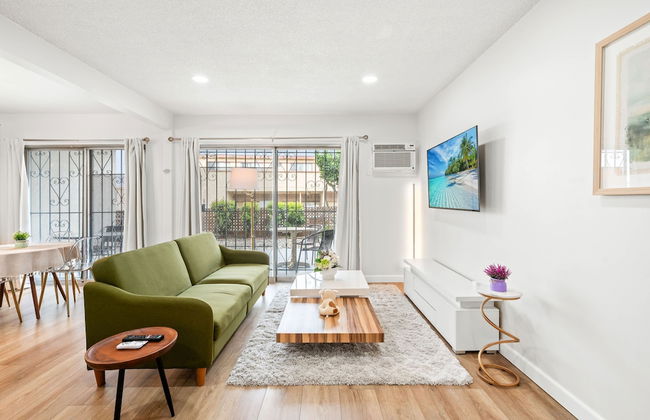 Modern Cozy Retreat Stylish Stay With Patio Parking - Foto 2