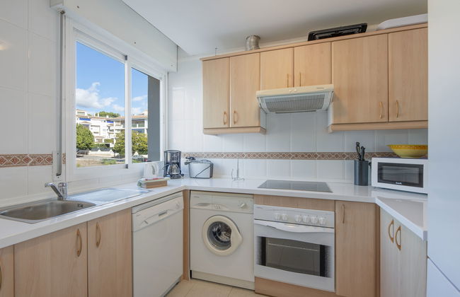 2 bedroom Apartment in Marbella with swimming pool and garden - Photo 7