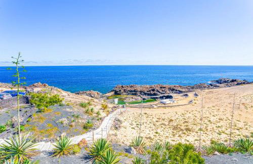 Boutique Beach Villa by Lanzarote Retreats - Private Pool - 1 min walk to Sea Pool - Photo 49