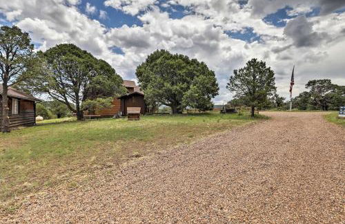 Hot Tub and Game Room! 30-Acre Vernon Retreat - Foto 31