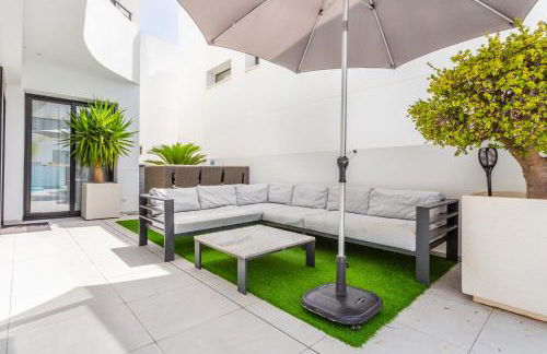 STYLISH VILLA 2018,POOL,3B.R.WIFI,NETFLIX - Foto 8