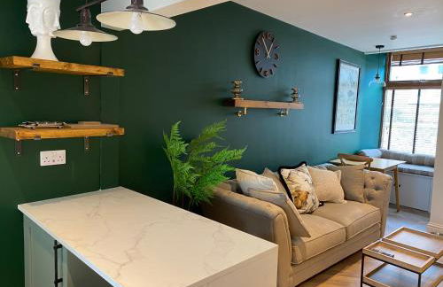 Ridley's Place modern one-bedroom seaside apartment - Photo 1