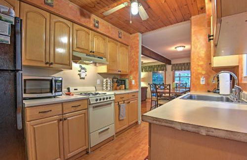 1 Mi to Lake Wallenpaupack Pocono Mountain Home! - Foto 8