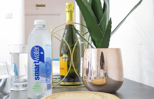 Tudors eSuites 4 Bedroom House with Garden & 9 Beds - Foto 27