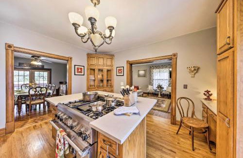 The Farm House with Deck and Historic Charm! - Foto 12