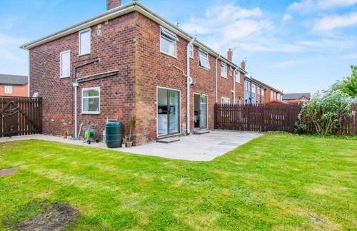 Spacious 3 Bedroom Home in Aintree - Photo 22