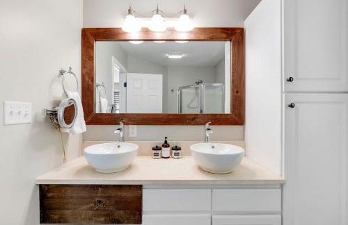 Waterfront Access with Kayaks Private Deck and a Firepit - Photo 8