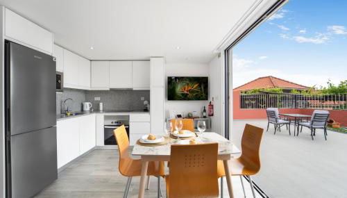 Brand new private modern apartment with Patio and Sea View - Foto 3