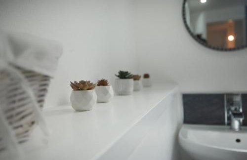 A stunning And Slick Escape - Photo 18