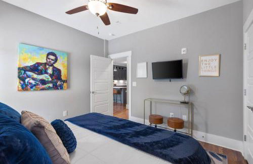 Only 4 Miles to Broadway with Free Parking and TVs in Bedrooms - Foto 32