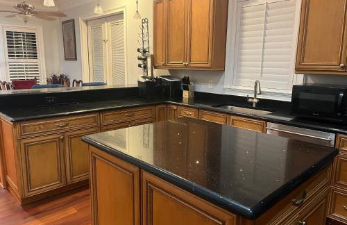 Spacious Waterfront - Sleeps 20! - Foto 9