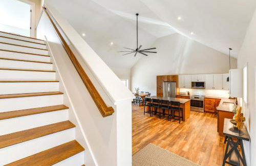 Walk to Beach and Sebago Lake Luxe Family Getaway! - Foto 6