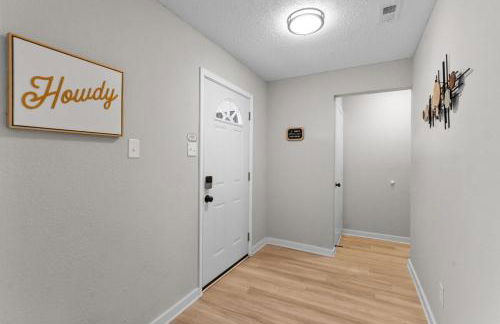 DFW Retreat - Pool, Spa & Minutes to Dallas & Fort Worth - Photo 21