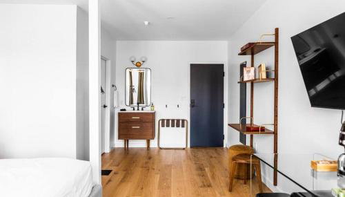 West Market Square View, Historic Hotel DTWN, King Bed, Room # 401 - Foto 3