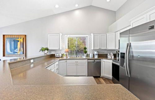 NEW! Executive Home | 1K 3Q | 3 Desks | 600+ WiFi - Foto 14