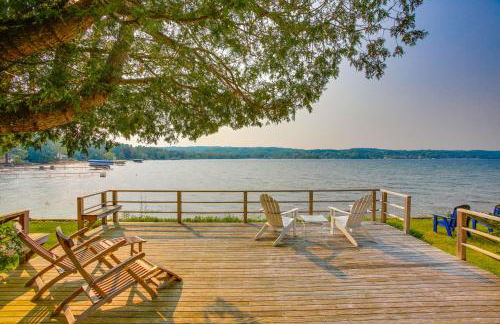 2 Living Areas, Tennis! Waterfront Suttons Bay Gem - Foto 32