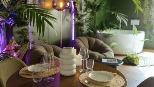 La Suite Chammarzt - Insolite - Escapade à deux -JungleRoom - baignoire balnéo privative - centre historique - Foto 5