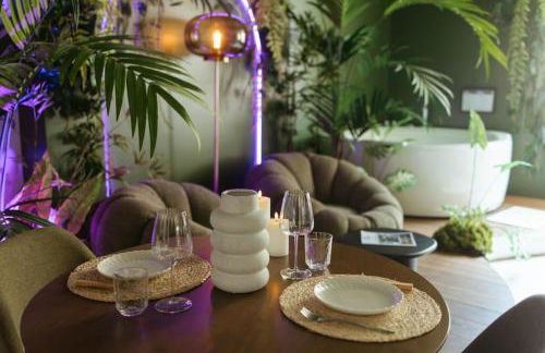 La Suite Chammarzt - Insolite - Escapade à deux -JungleRoom - baignoire balnéo privative - centre historique - Foto 5