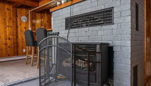 3BR Fife Lake Getaway with Fire Pit & Hot Tub - Foto 5