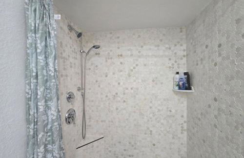 An Island Getaway at Palm Tree Villas - Photo 22