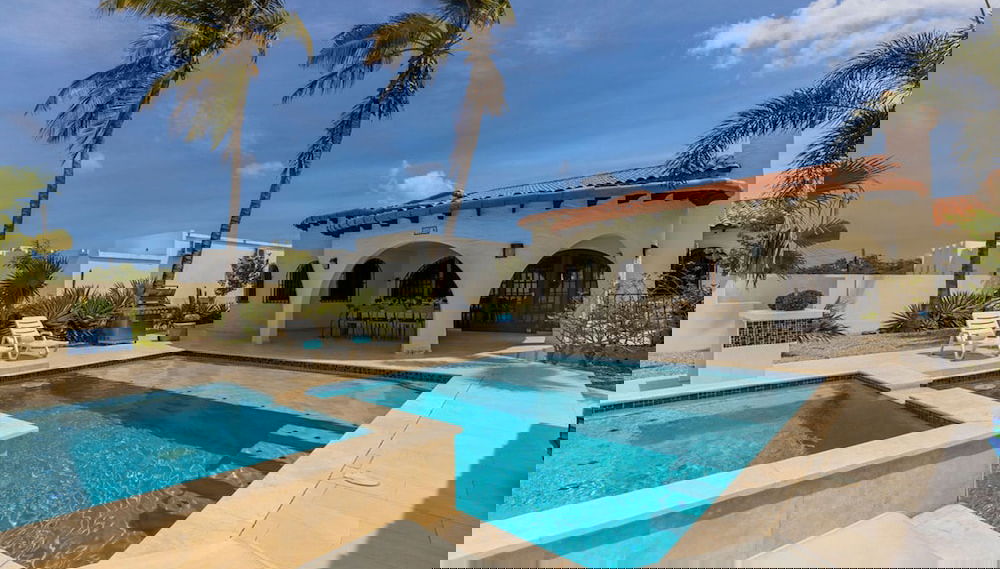 Beautiful 4BR 3BA Villa w Private Pool Jacuzzi - Foto 1, Habitación