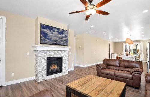 Windtree Retreat Hot Tub Pet-Friendly Fire Pit Near Downtown - Foto 4